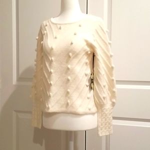 Ivory sweater cute and chic size xs